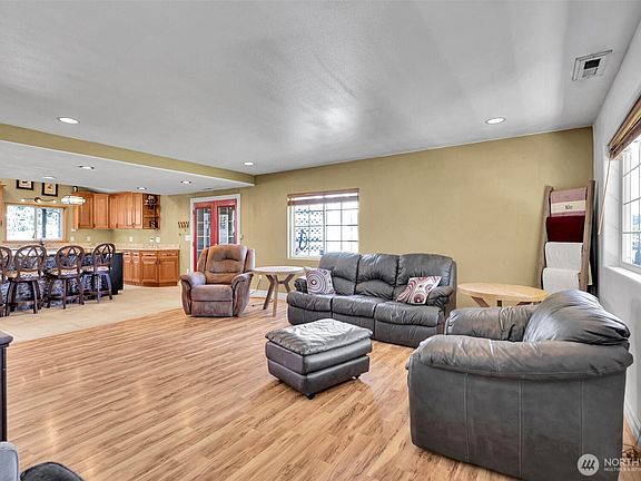 5th image of 1519 95th Street E
