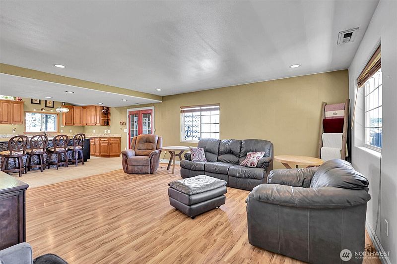 5th image of 1519 95th Street E