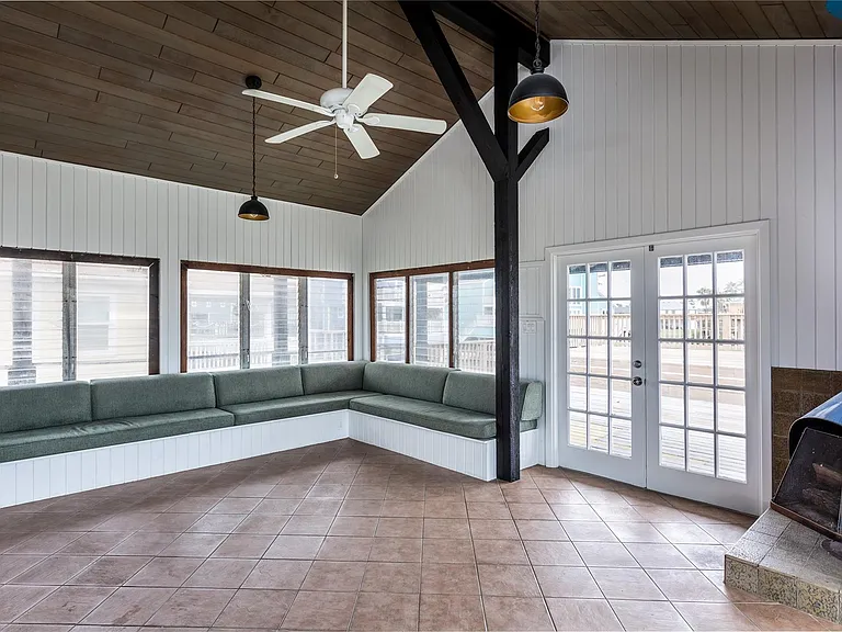 4907 Jolly Roger Rd — Photo 10