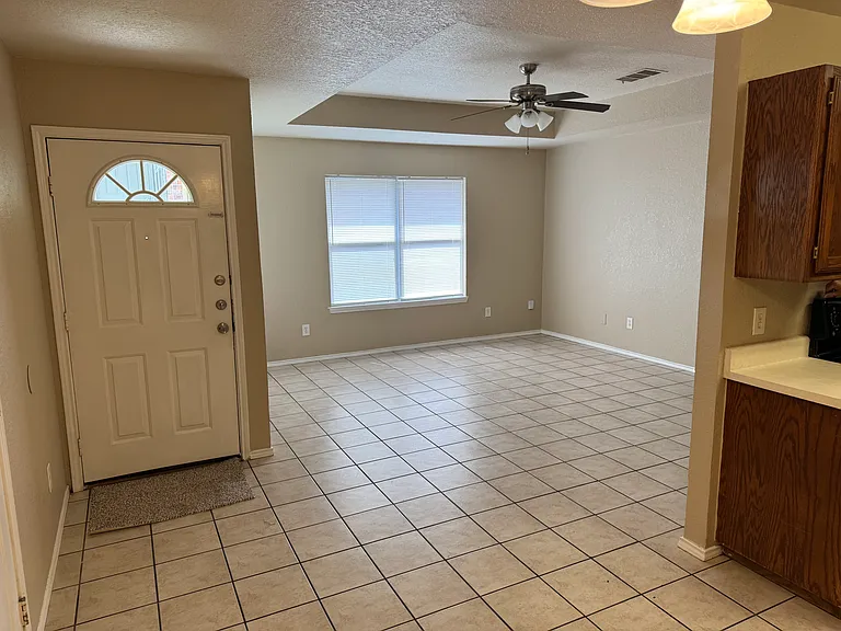 8146 Marydean Ave — Photo 2