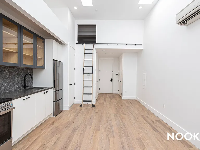 228 N 7th St #109 — Photo 6