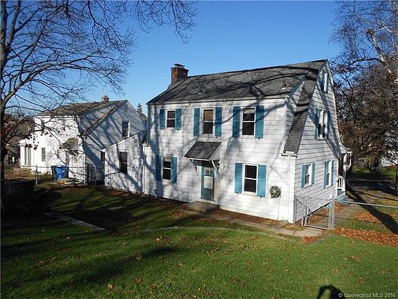 Huge, totally fenced backya...