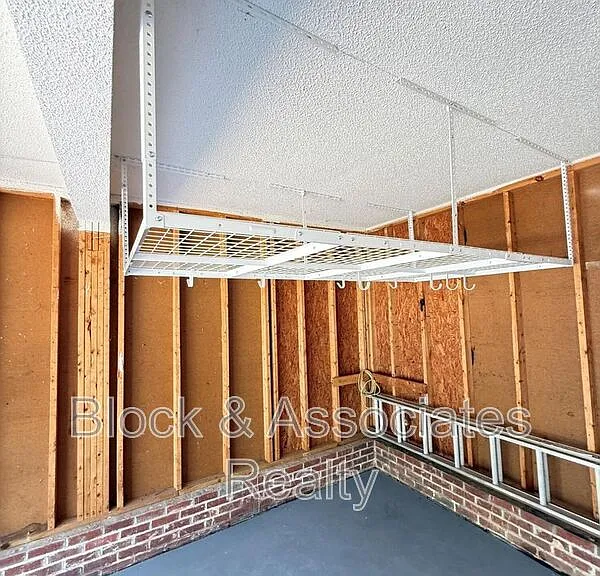 401 Holly Berry Ln — Photo 35