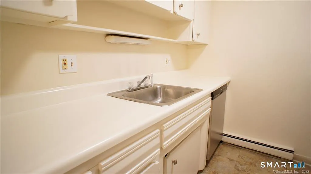 2 bed, 1.0 bath, 900 sqft, $2,195 — Photo 3