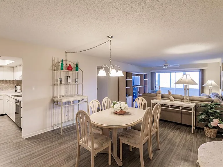 1055 W Peppertree Dr #302AA — Photo 7