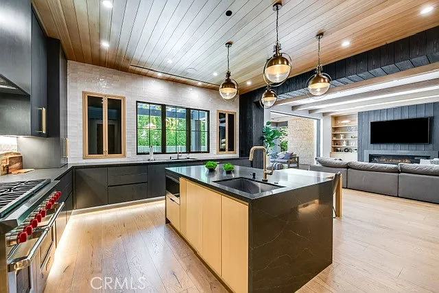 5150 Beeman Ave — Photo 15