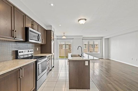 3rd image of 7765 Redbud Ln