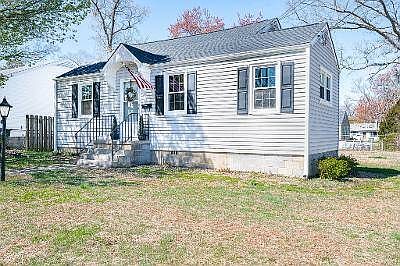 3rd image of 204 N Oak Ave