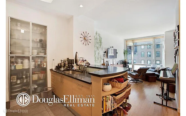 Rented by Douglas Elliman | media 19