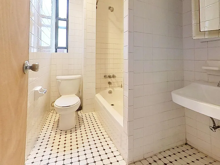 415 E 73rd St #6H — Photo 8