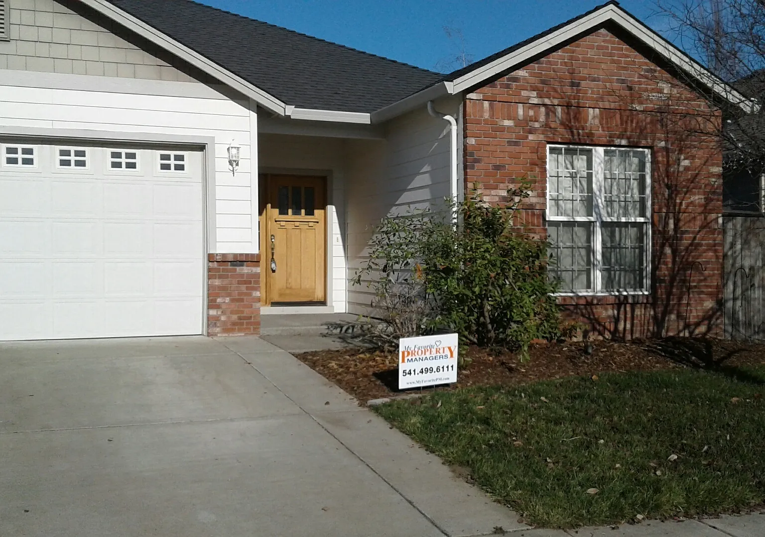 Desirable area of Central Point - Single Story — Photo 1