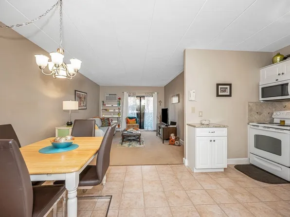 137 Franklin St APT 102, Stoneham, MA 02180