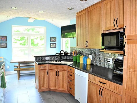 5th image of 634 Riverwood Dr