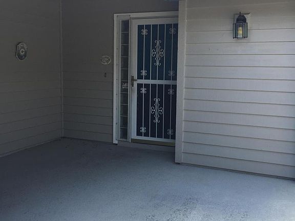 3rd image of 824 Willow Creek Ln