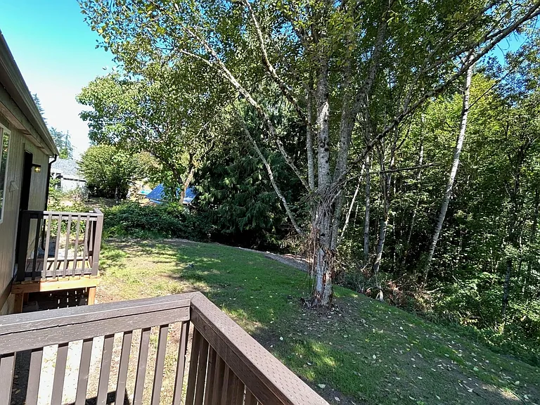 1919 Crestwood Ln — Photo 17