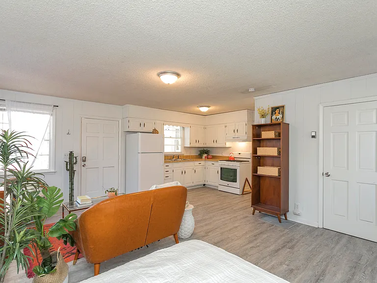 215 Donna Dr #S — Photo 9