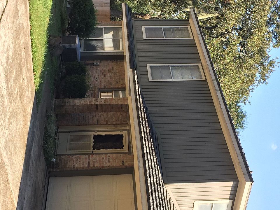 Front view of town home for rent