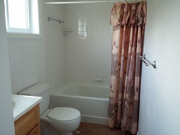 Updated and very clean full bathroom