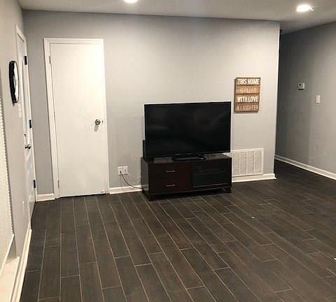 3rd image of 8150 Imperial Dr