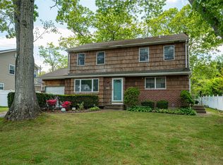 48 Crocus Ln, Commack, NY 11725