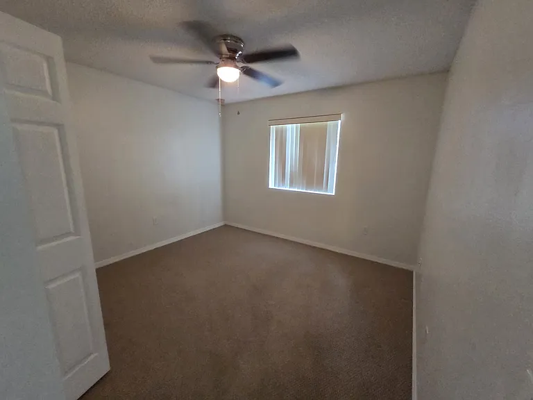 330 Aldershot Ct — Photo 20