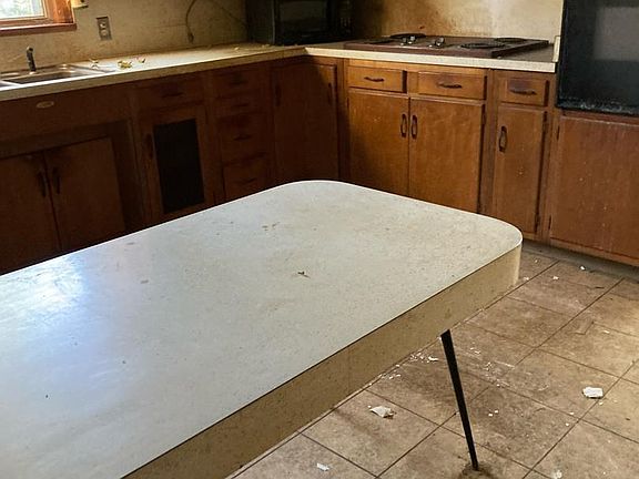 3rd image of 517 W Brown Ave