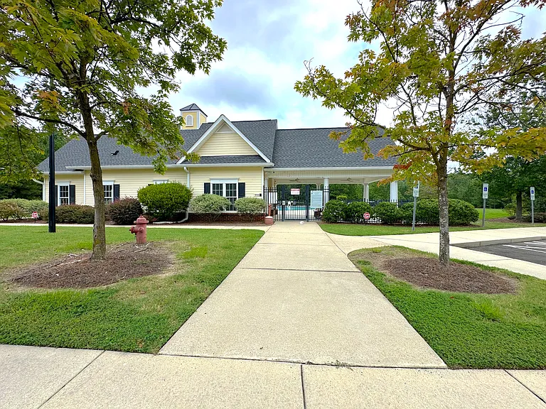 1210 Whitman Dr — Photo 25