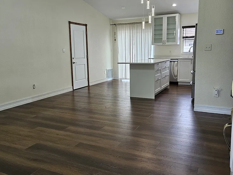 811 Douglas Ave — Photo 9
