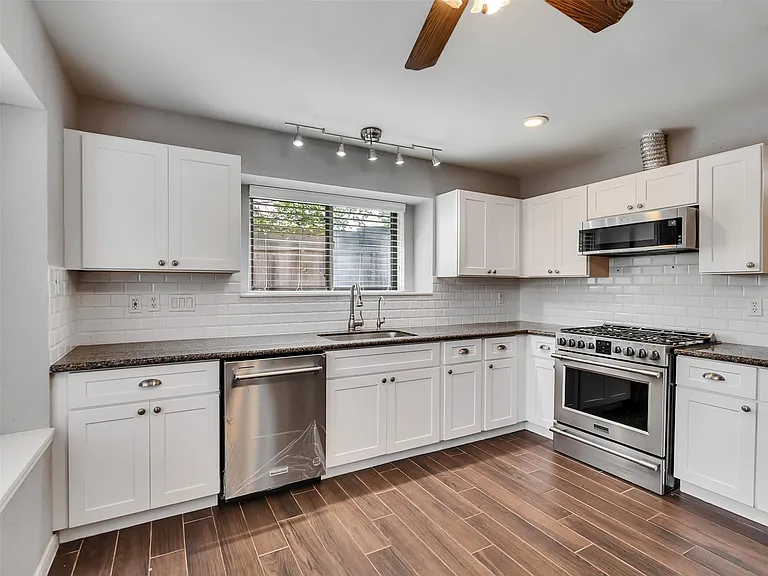 2554 Olympus Dr — Photo 16