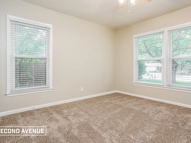 1011 Usher St — Photo 10