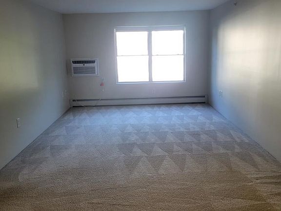5th image of 8 Greenleaf Dr #G