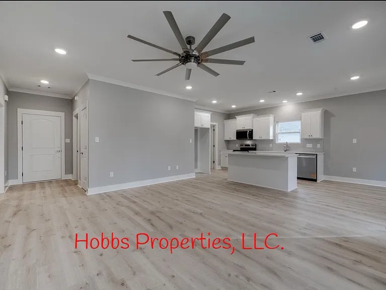 209 N Griffin St — Photo 2