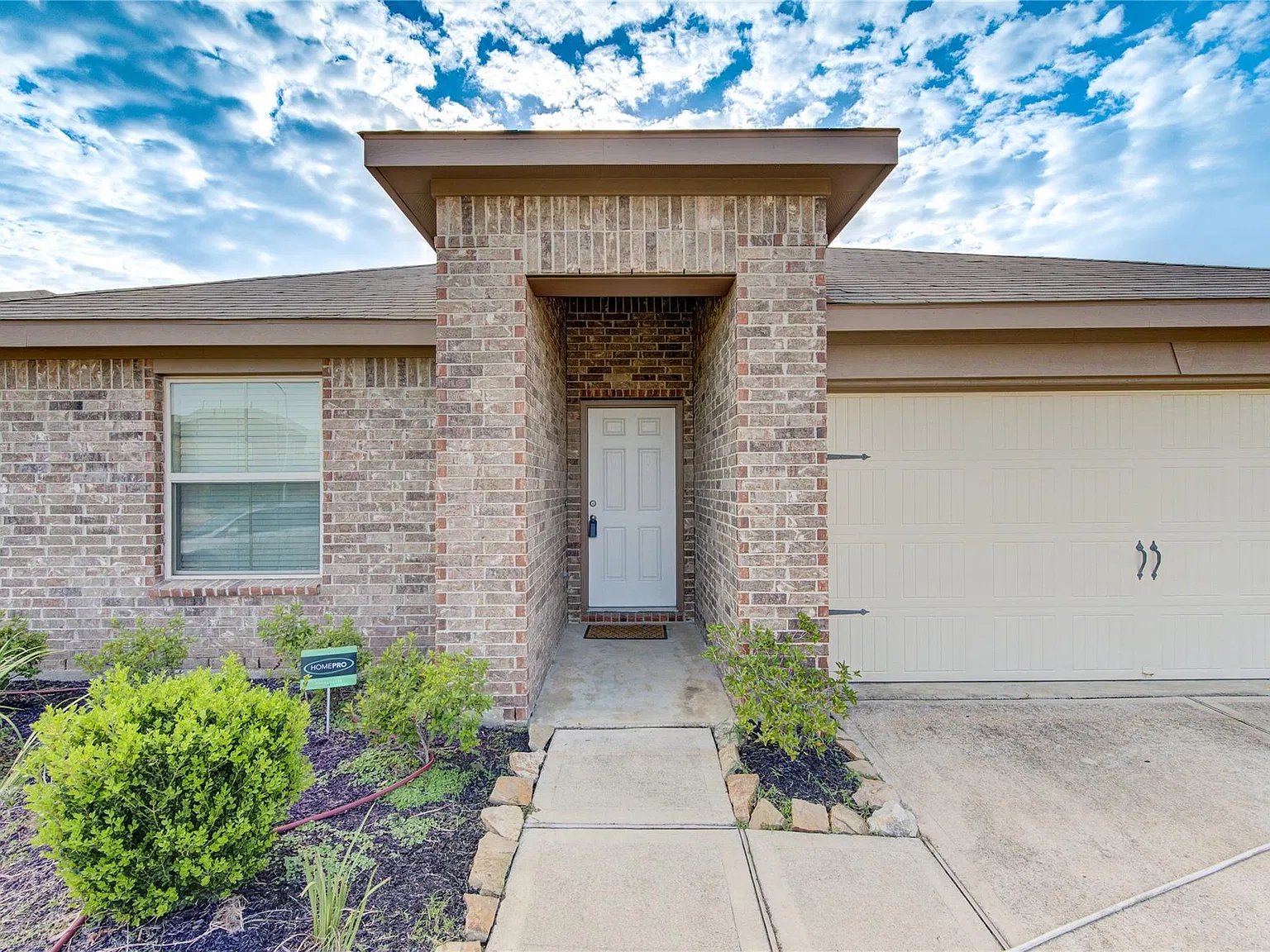 3 bed, 2.0 bath, 1533 sqft, $1,900 — Photo 3