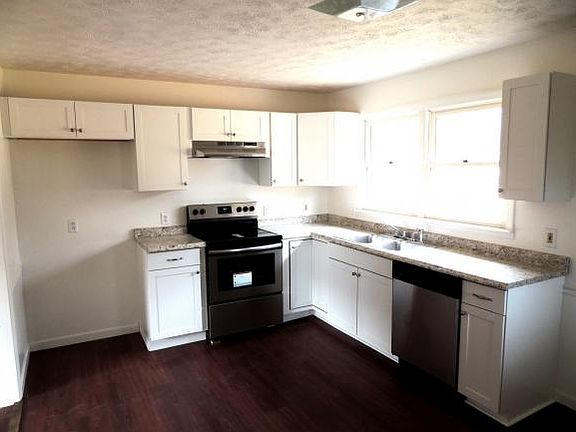 3rd image of 256 Hidden Valley Dr