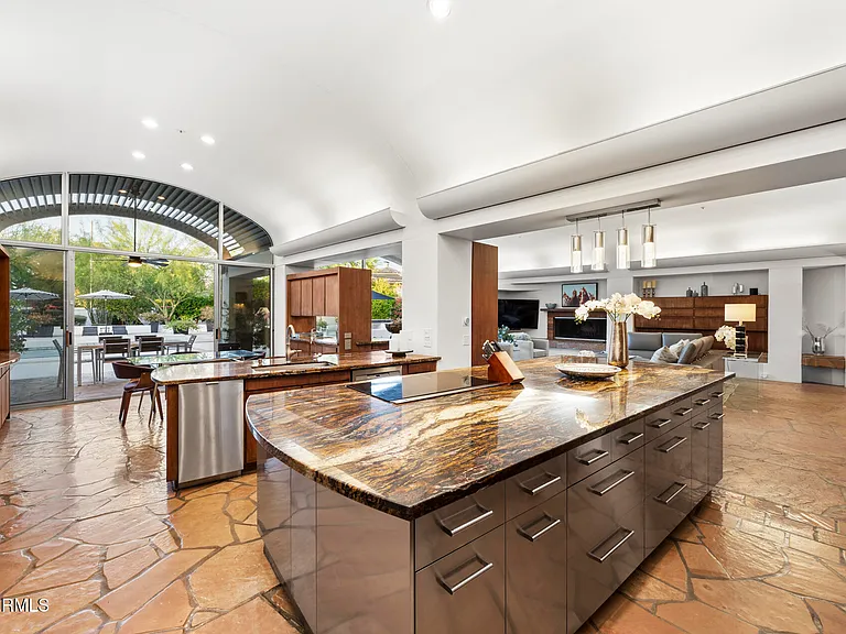 8556 E Sharon Dr — Photo 14