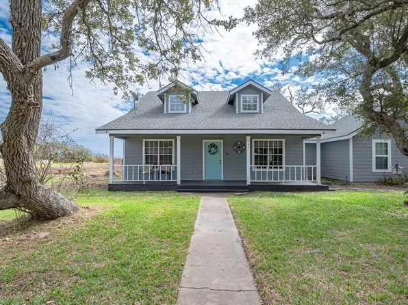 205 Portia Ave, Rockport, TX 78382