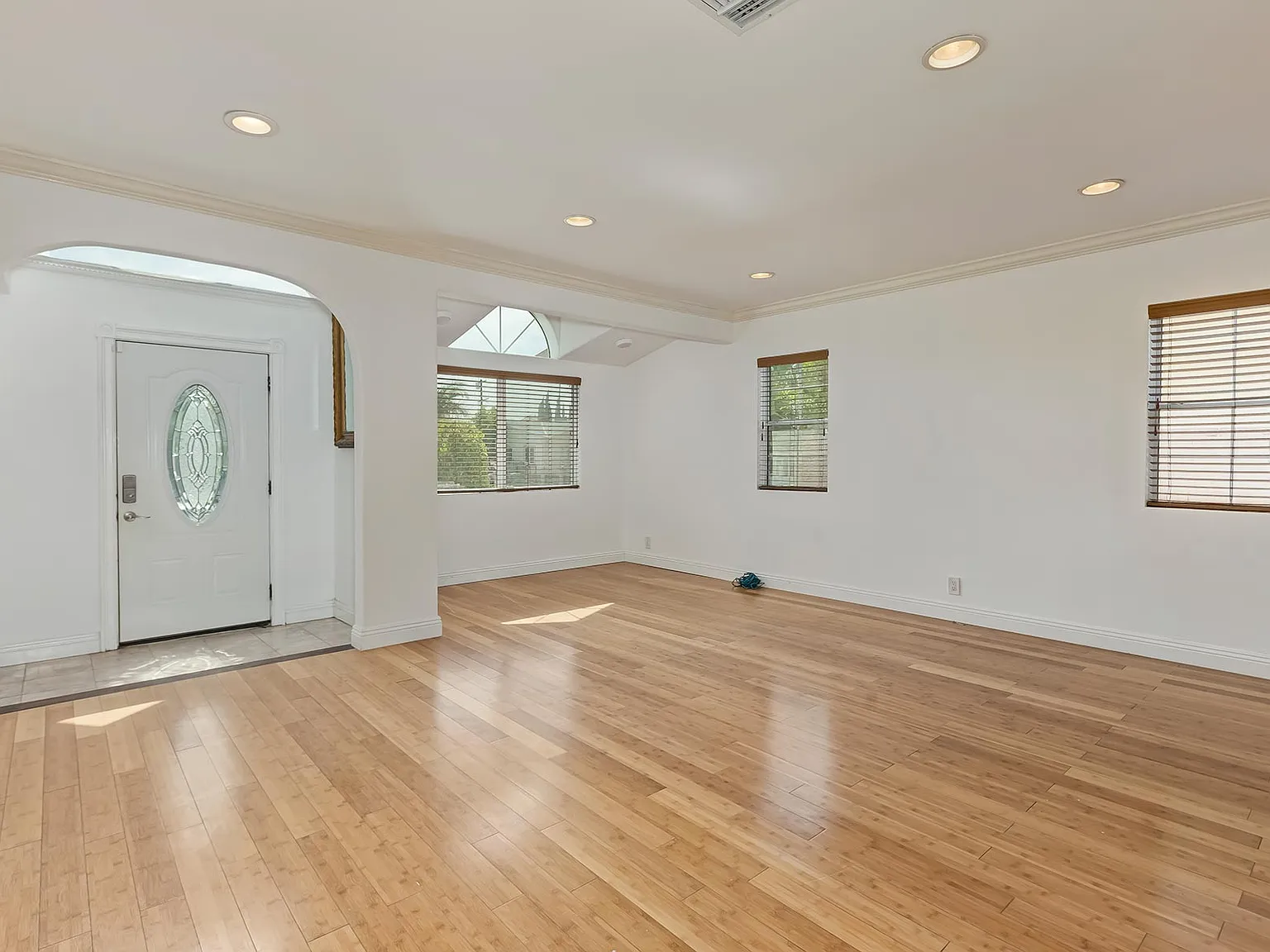 5049 Hesperia Ave — Photo 3