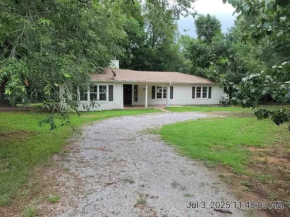 102 NE 75th St, Lawton, OK 73507