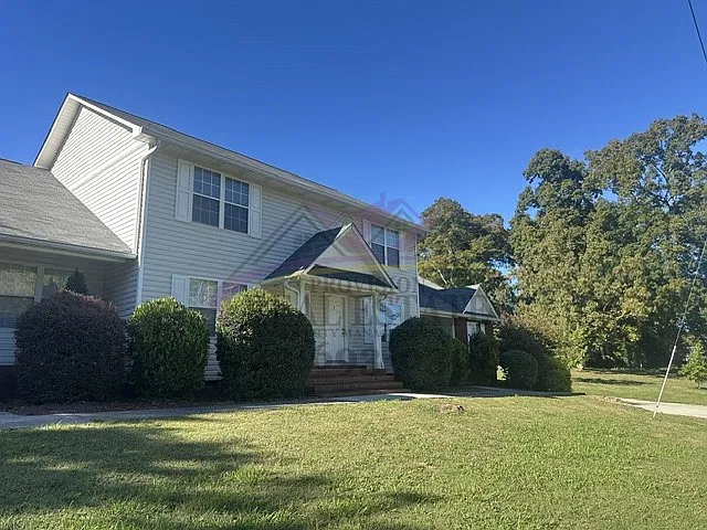 2 bed, 1.5 bath, $1,195