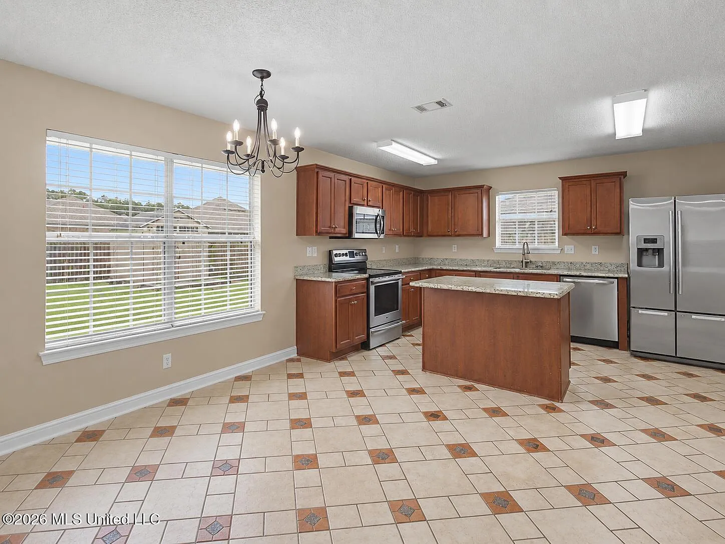 3 bed, 2.0 bath, 2002 sqft, $2,400 — Photo 4
