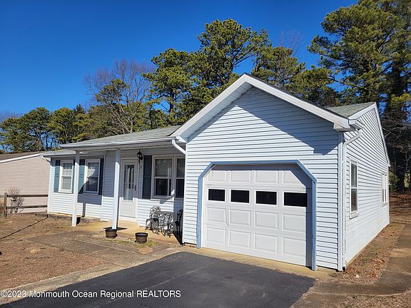 2nd image of 8 Hampshire Lane #72