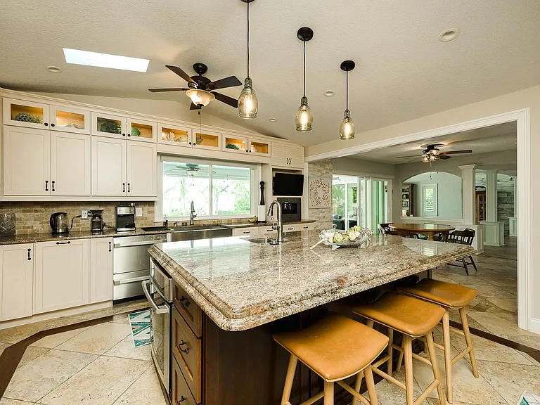 1130 John Anderson Dr — Photo 13