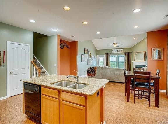 5th image of 105 Morning Dew Ln