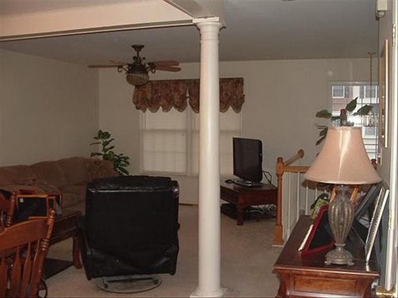 3rd image of 107 N Oak St