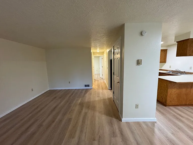 752 SE 4th St — Photo 35