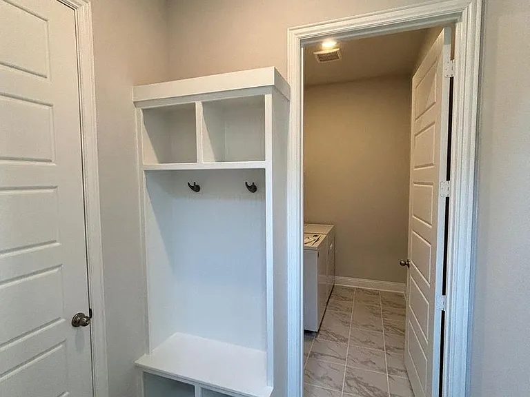 9008 Guadalupe St — Photo 28
