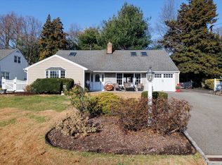 129 Rollinghill Rd, Manhasset, NY 11030