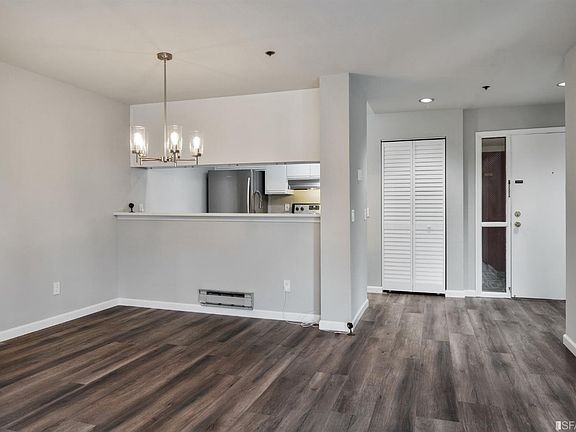 4th image of 1271 Poplar Ave APT 402