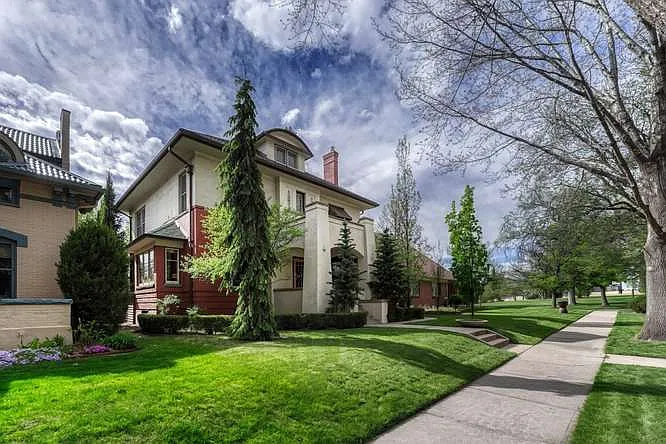 5 bed, 4304 sqft, $8,990 — Photo 3