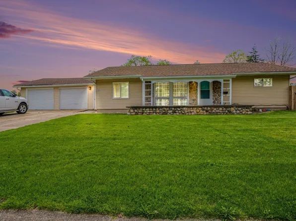 1207 Manchester Dr, South Bend, IN 46615